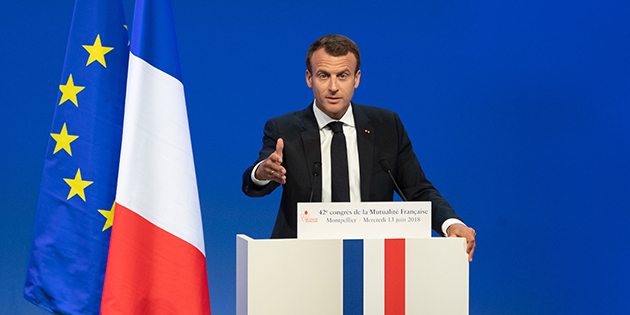 Macron presenta la reforma hacia la gratuidad de los audífonos en Francia