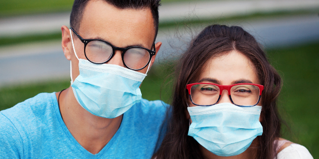 Soluciones de los ópticos para el problema de las gafas empañadas por el uso de mascarilla