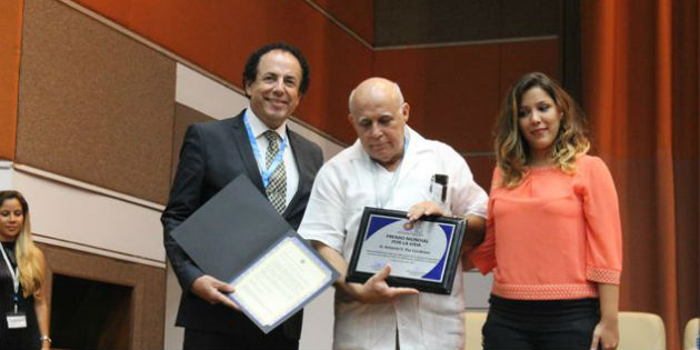 Premio Mundial por la Vida al ORL Dr. Paz Cordovéz