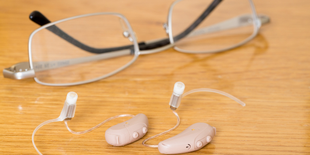 Óptico vs audioprotesista: dos oficios que conviven con poco en común