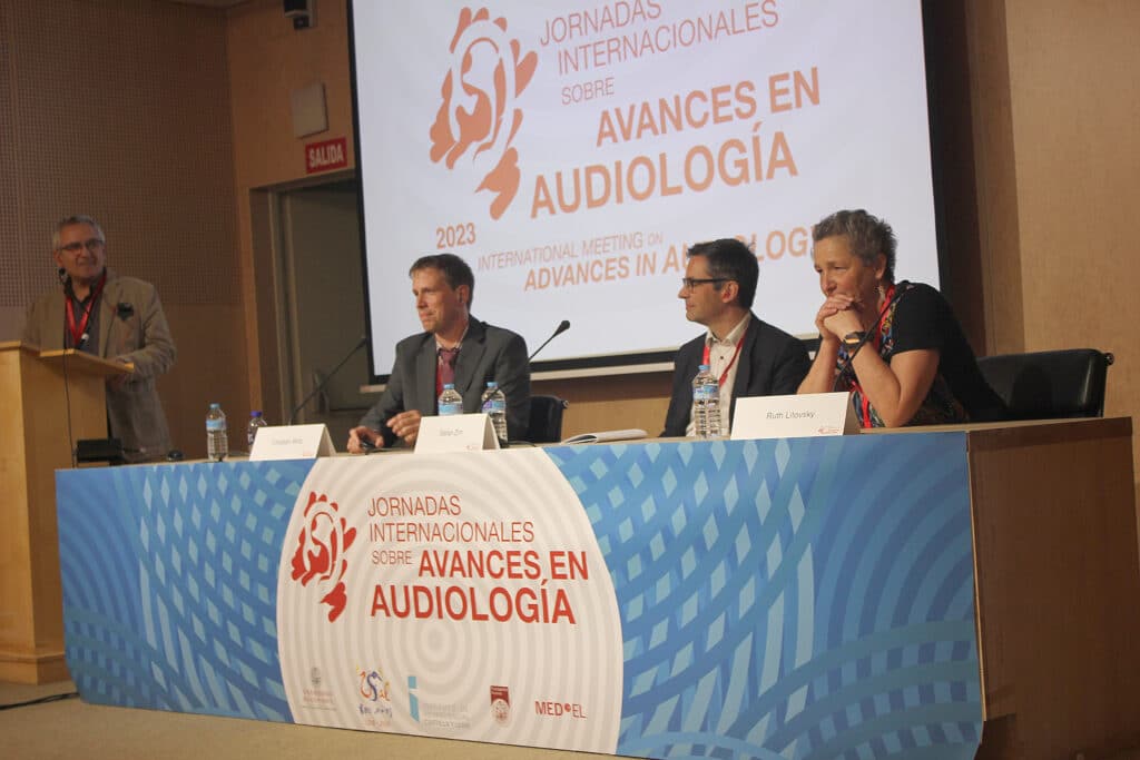 Mesa redonda con José Manuel Gorospe (moderador), Christian Wirtz, Stefan Zirn y Ruth Litovsky.